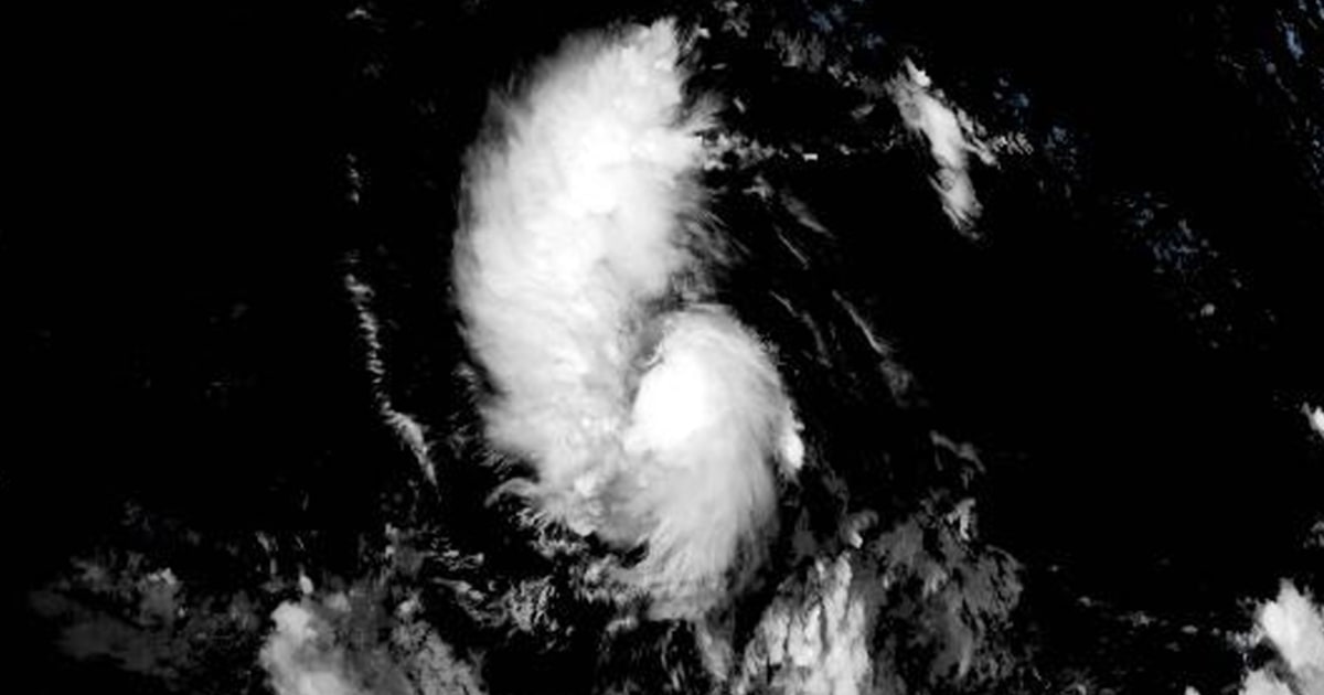 Lee strengthens to Category 1 hurricane, forecast to become major storm