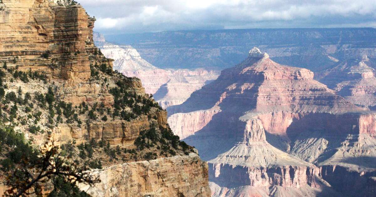 Grand Canyon hiker dies while trying to trek from rim to rim in one day