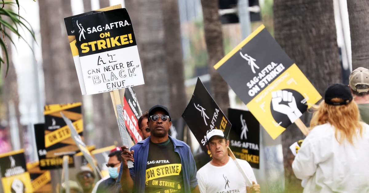 There’s still no end in sight for the Hollywood strikes
