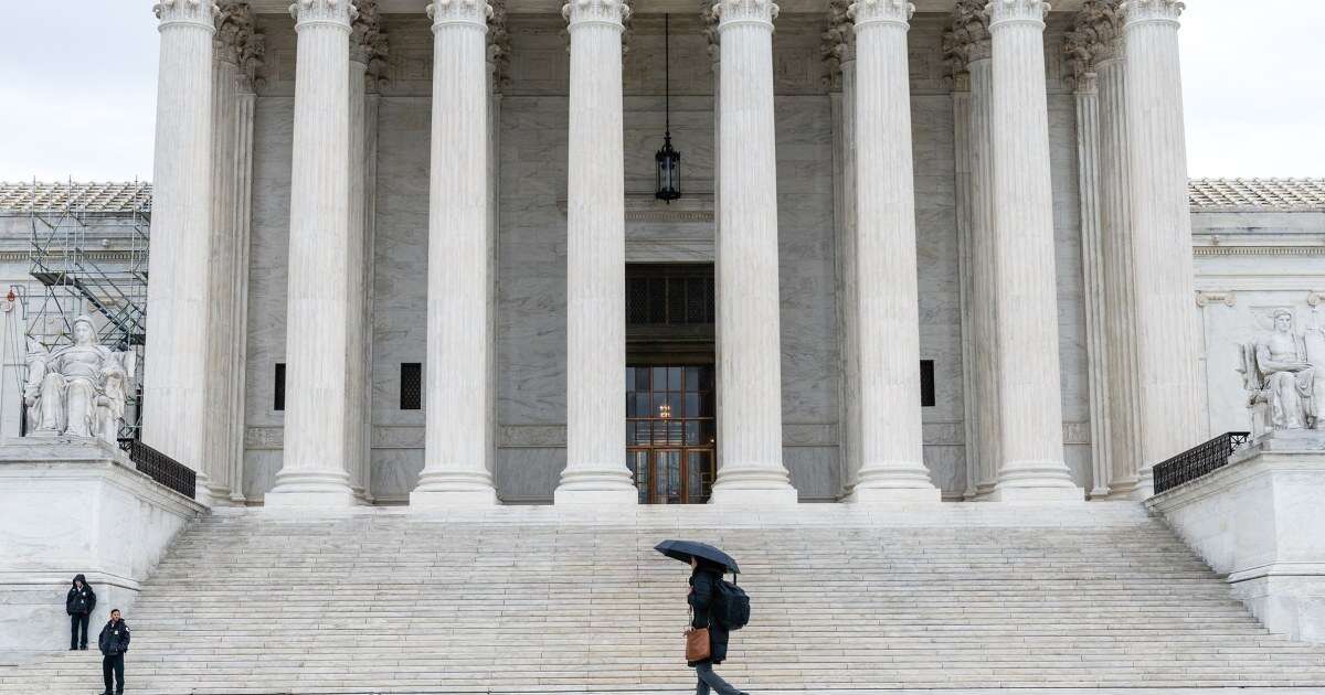 Supreme Court extends pause on order curbing Biden officials' social media contacts