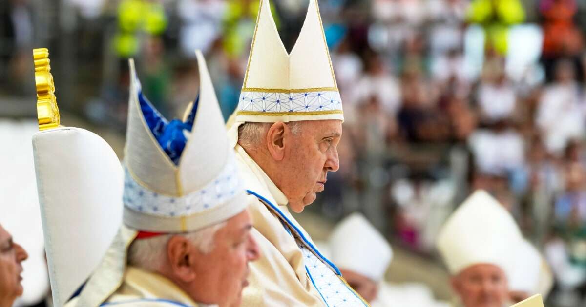 Pope decries indifference toward migrants, as he prays for the dead in Marseille