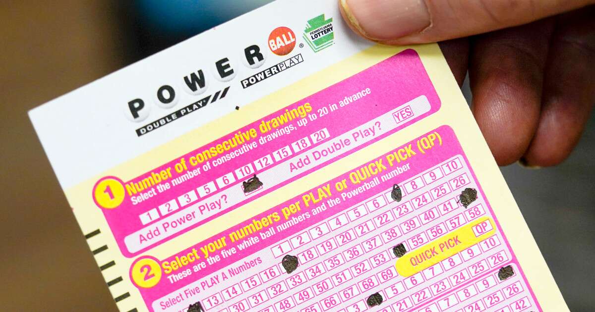 Powerball jackpot passes $800 million after no one wins Monday