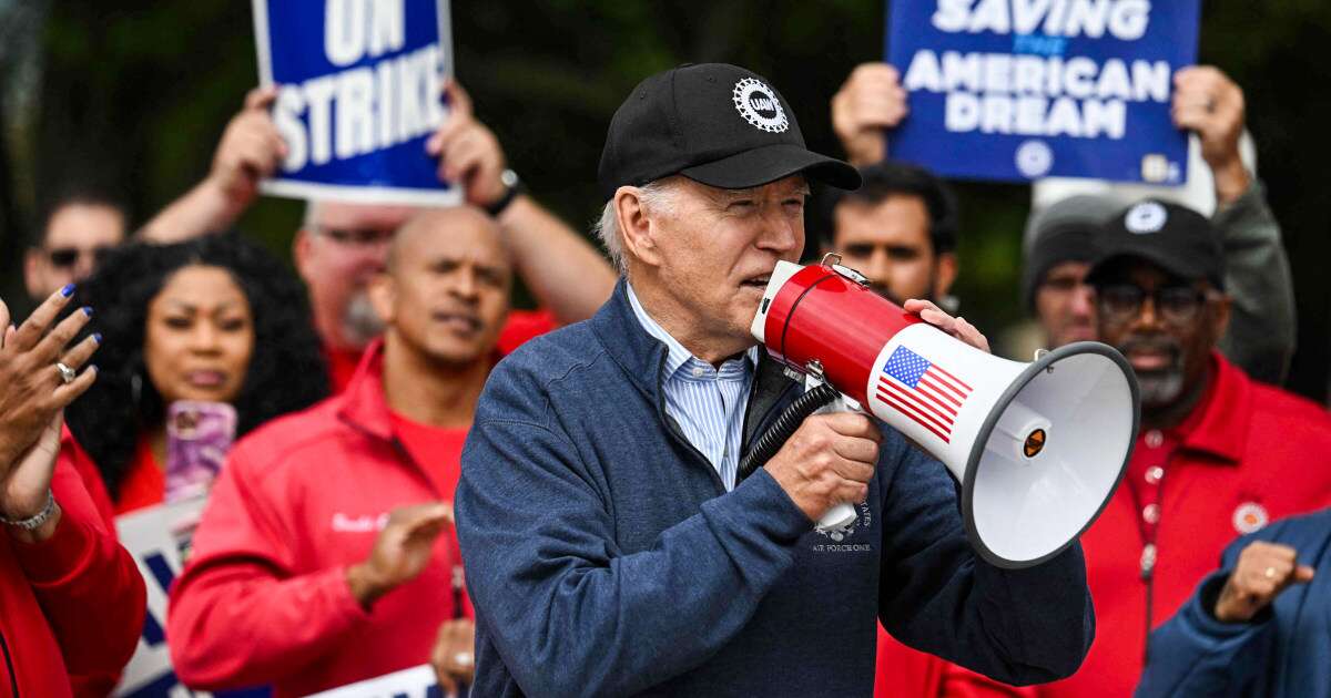 Biden makes history by joining striking autoworkers on the picket line