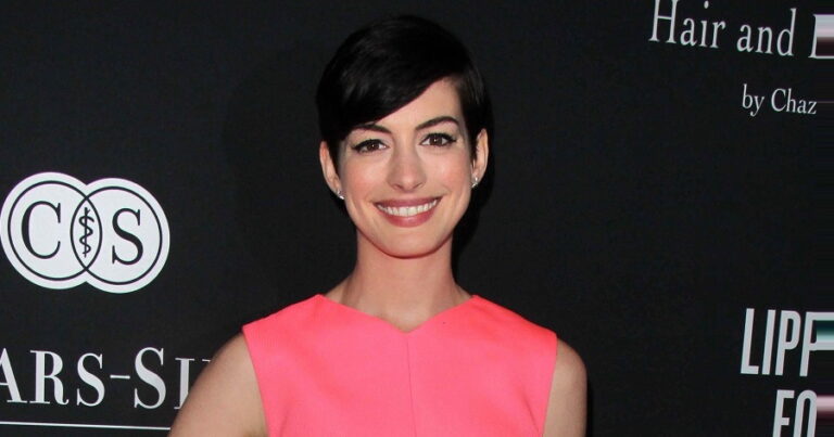 Anne Hathaway Bio, Early Life, Career, Net Worth and Salary