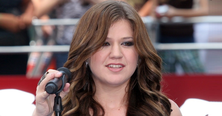 Kelly Clarkson Bio, Early Life, Career, Net Worth and Salary