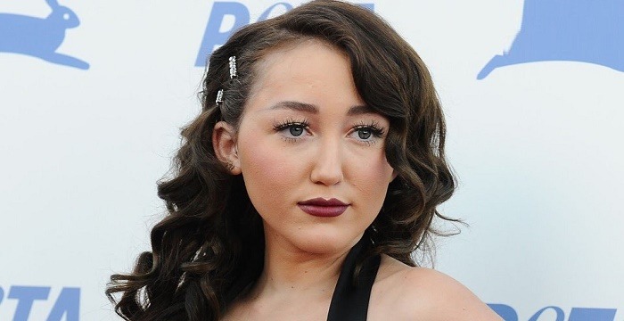 Noah Cyrus Bio, Early Life, Career, Net Worth and Salary