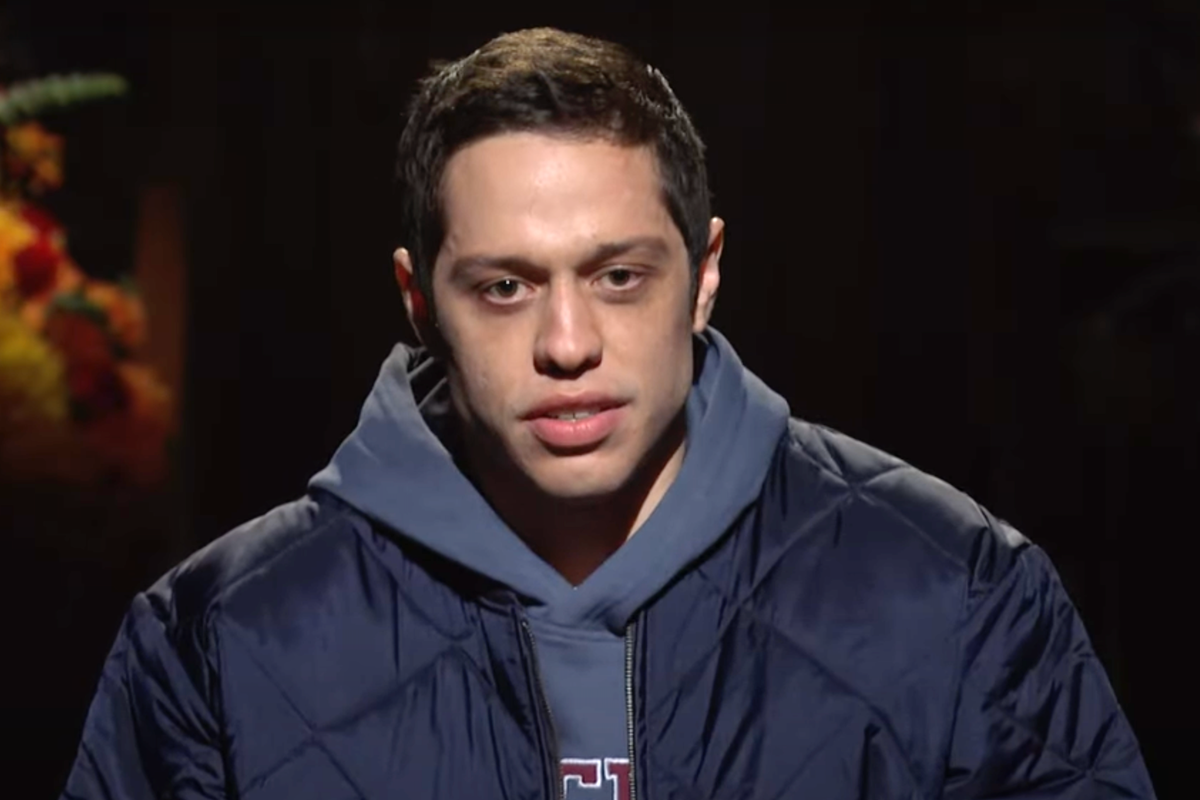 Pete Davidson speaks about his father in emotional cold open on Saturday Night Live