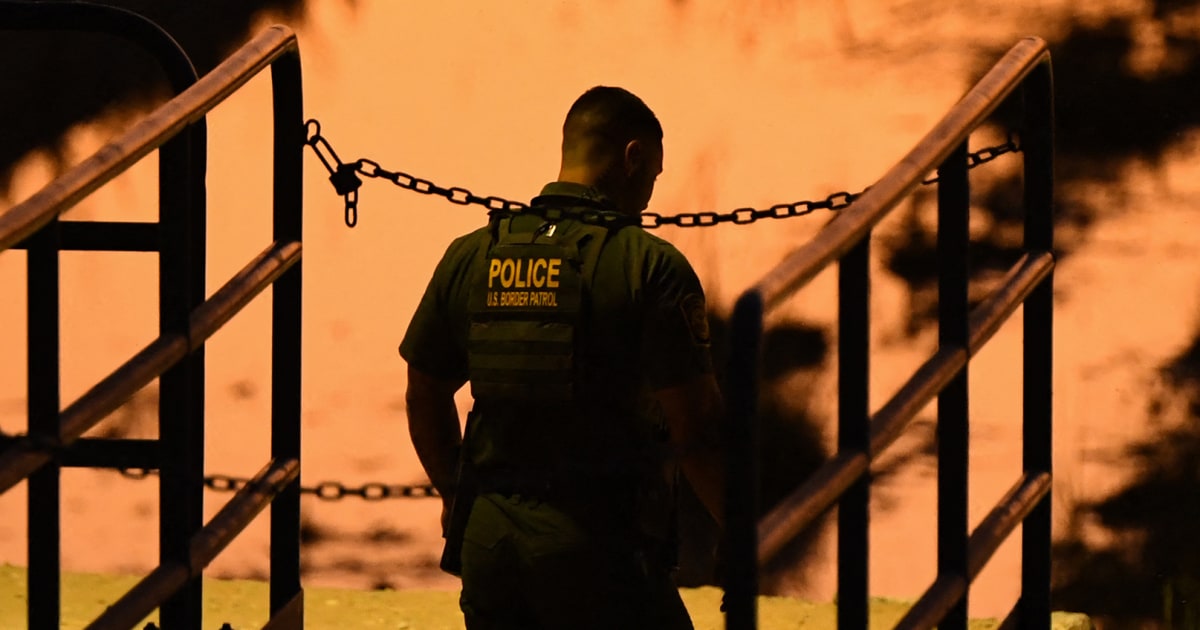 Democratic lawmakers want to prohibit shackling pregnant migrant women