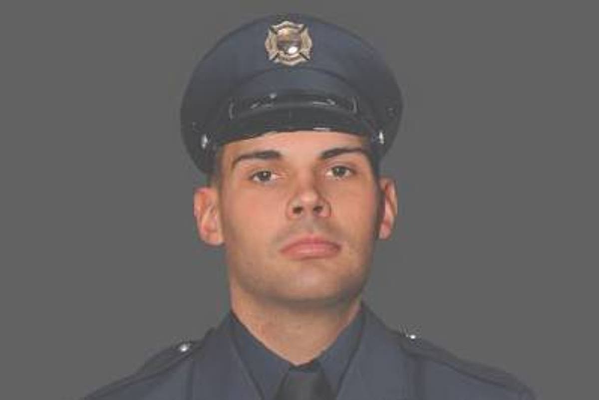 Tragedy as Chicago firefighter dies battling massive blaze