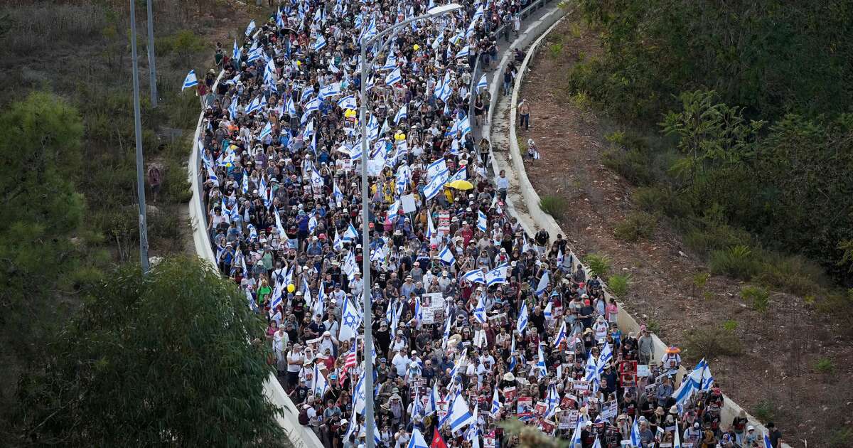 Thousands join families of hostages in march to Jerusalem