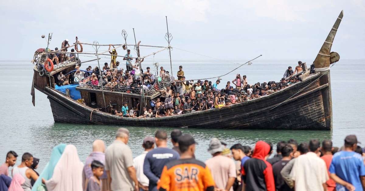 Nearly 1,000 Rohingya refugees arrive by boat to Indonesia in a week