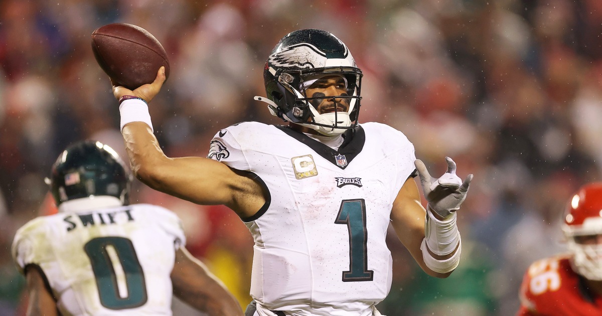 Jalen Hurts leads second-half rally as Eagles beat Chiefs 21-17 in Super Bowl rematch