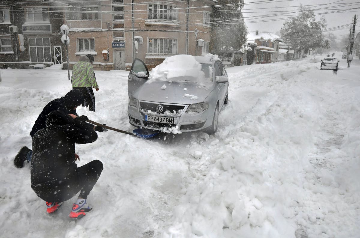 Met Office warns of snow before Christmas as temperatures plummet