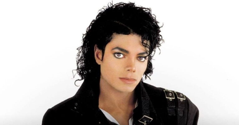 Michael Jackson Bio, Early Life, Career, Net Worth and Salary