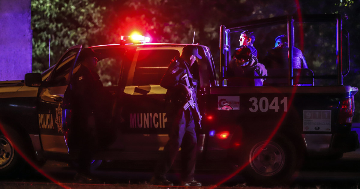 11 dead in clash between villagers and criminal gang in central Mexico