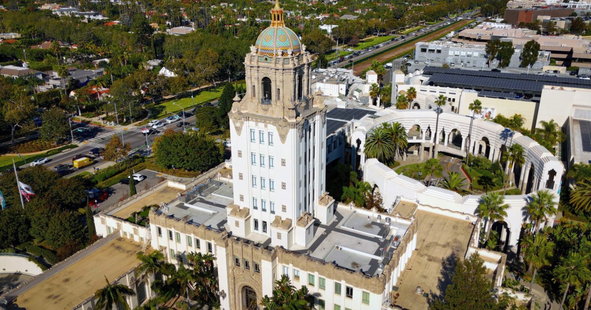 Attack on elderly Jewish couple near Beverly Hills synagogue investigated as hate crime