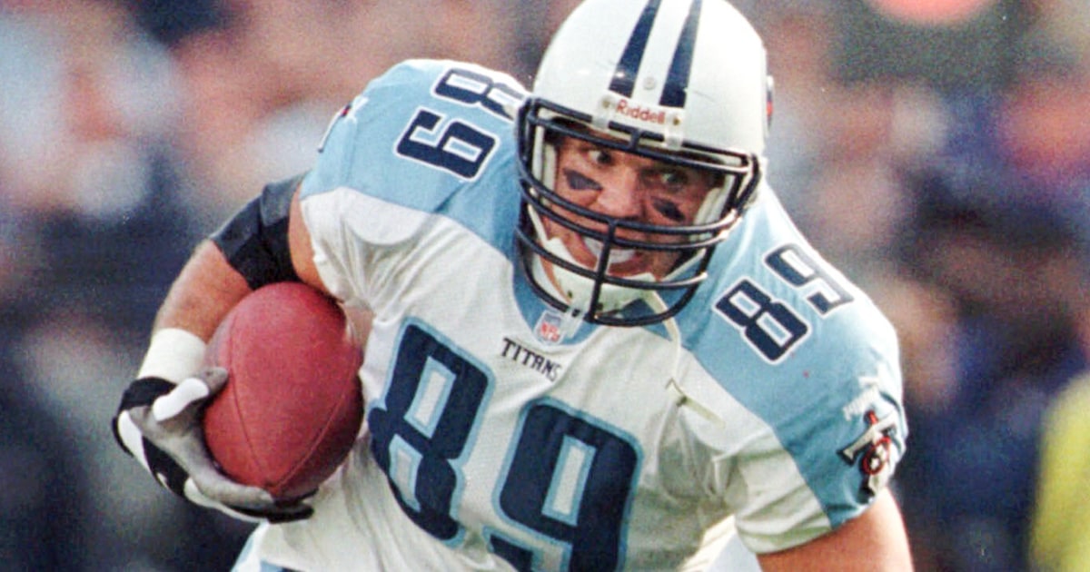 Frank Wycheck, Tennessee Titans 'Music City Miracle' hero, dies at 52