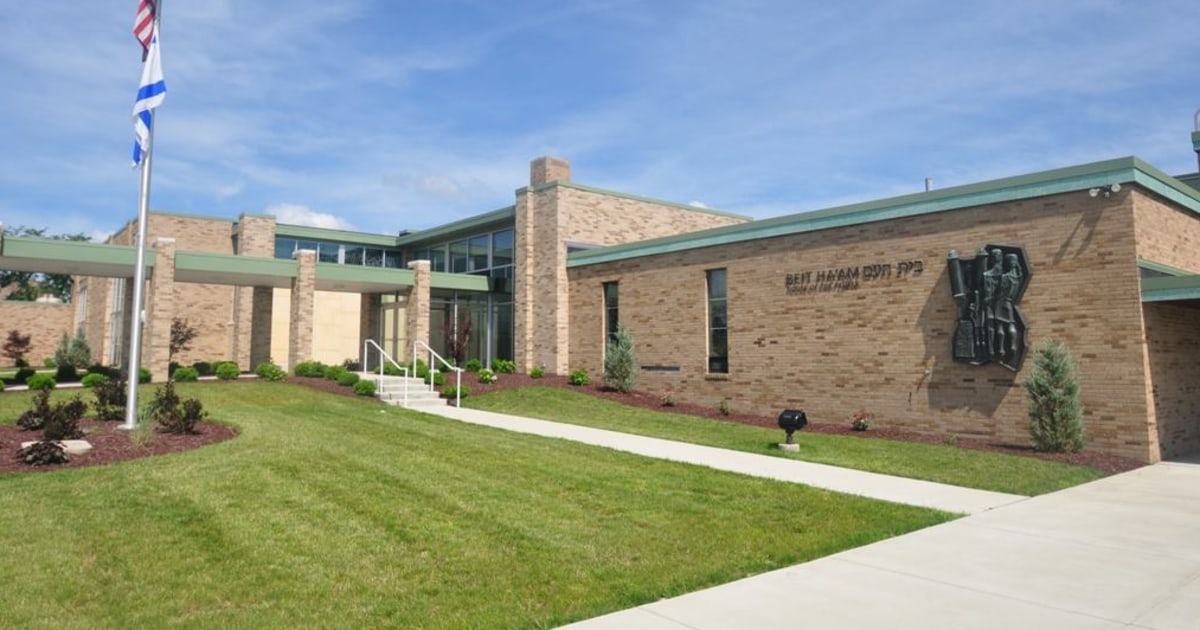 Teen accused of planning mass shooting at Ohio synagogue ordered to write book report on WWII hero