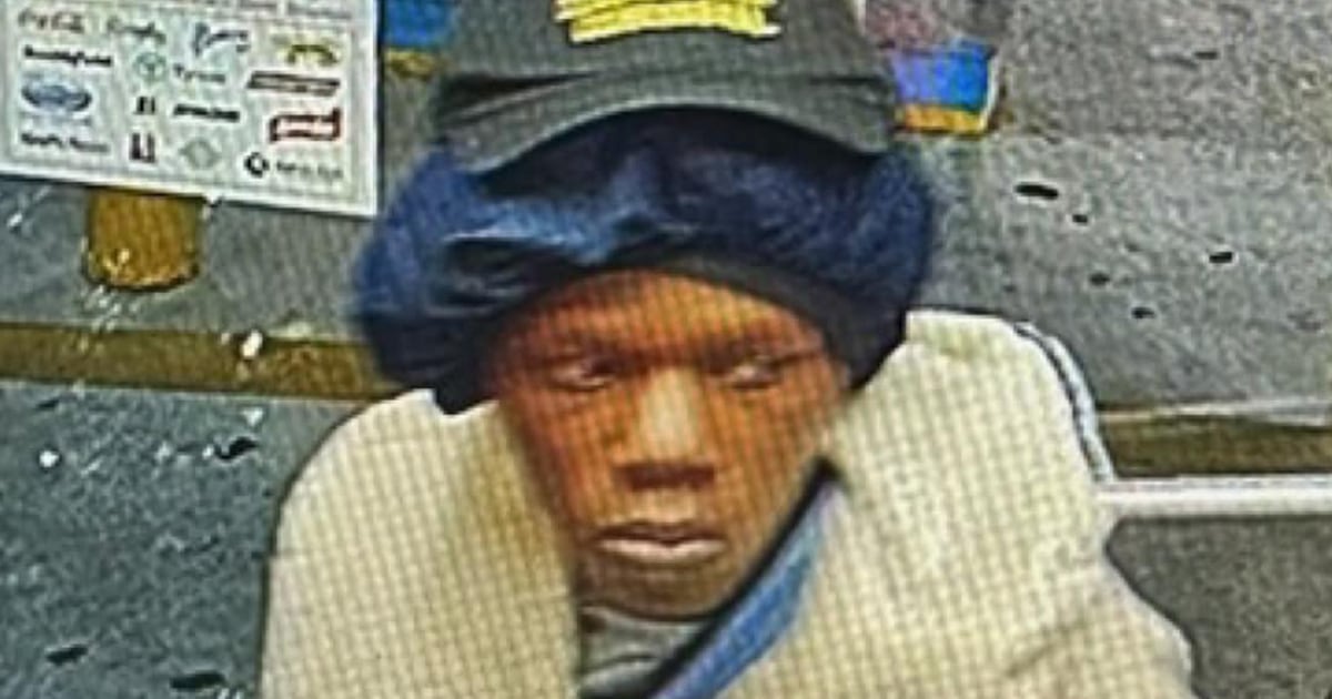 Woman posed as Waffle House employee before stealing cash, Georgia police say