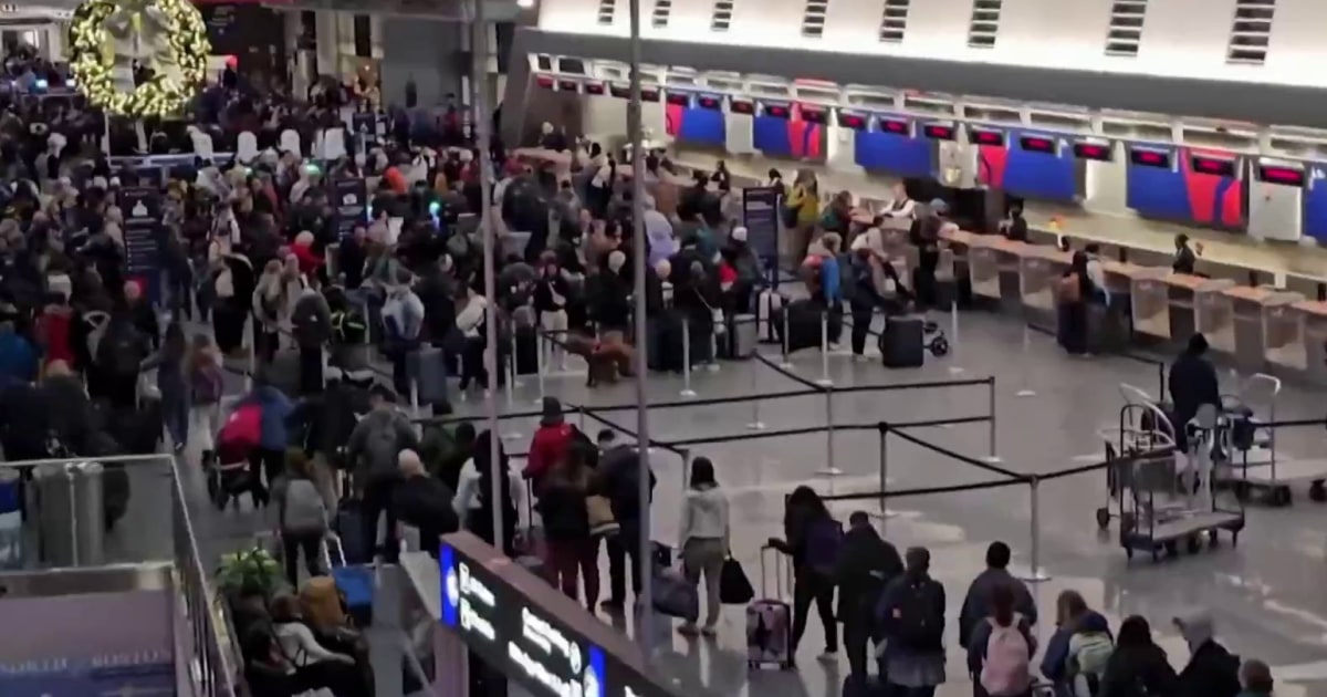 Nation’s airports see near record passenger volume amid holiday rush