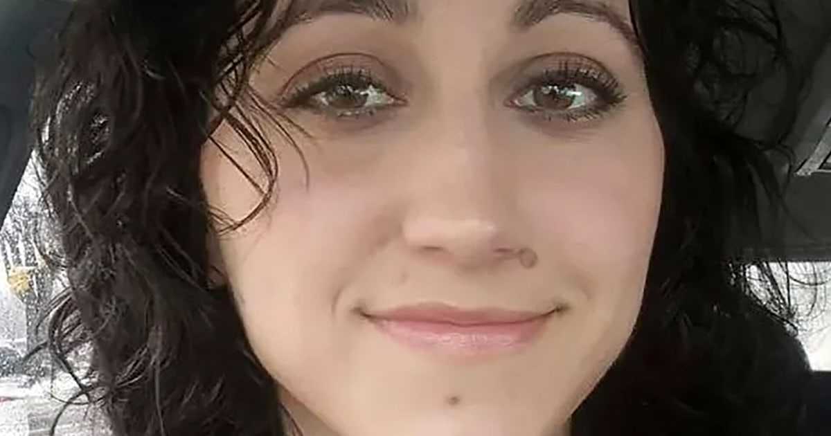 Colorado police searching for mother who is accused of killing two of her young children