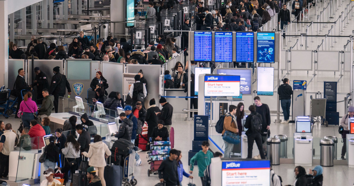 Airlines urge US to address flight delays caused by private planes, air traffic controller staffing shortages