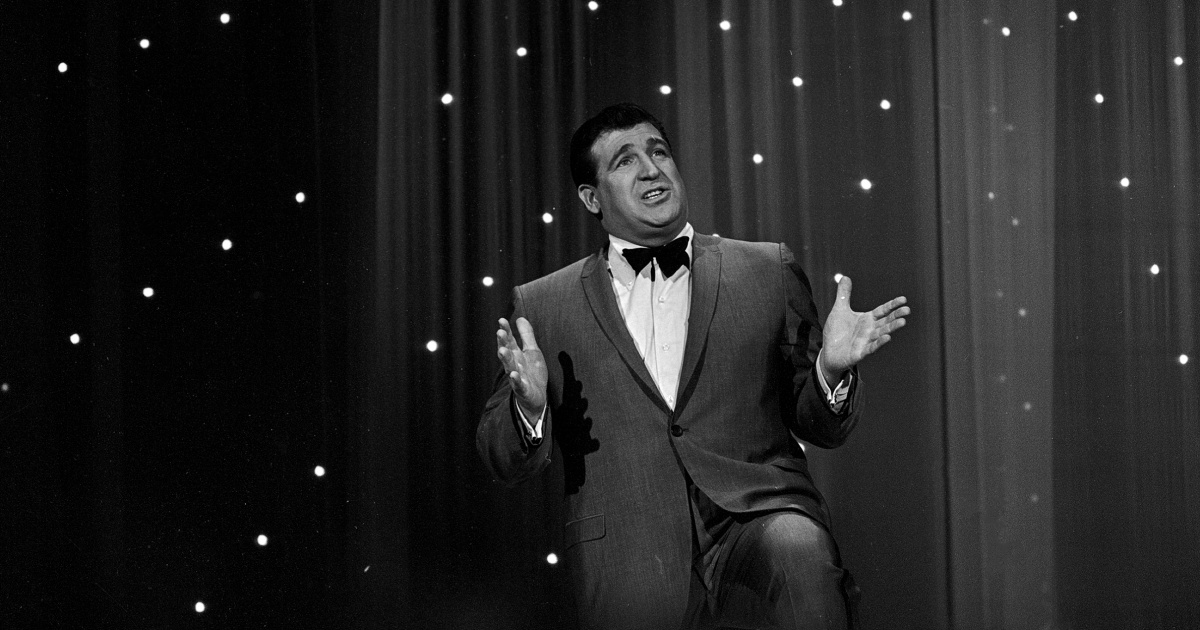 Shecky Greene, legendary Las Vegas standup comedian who worked with Sinatra and Elvis, dies at 97