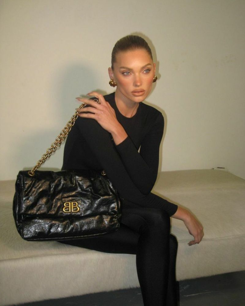 Elsa Hosk Outfit 12/02/2023