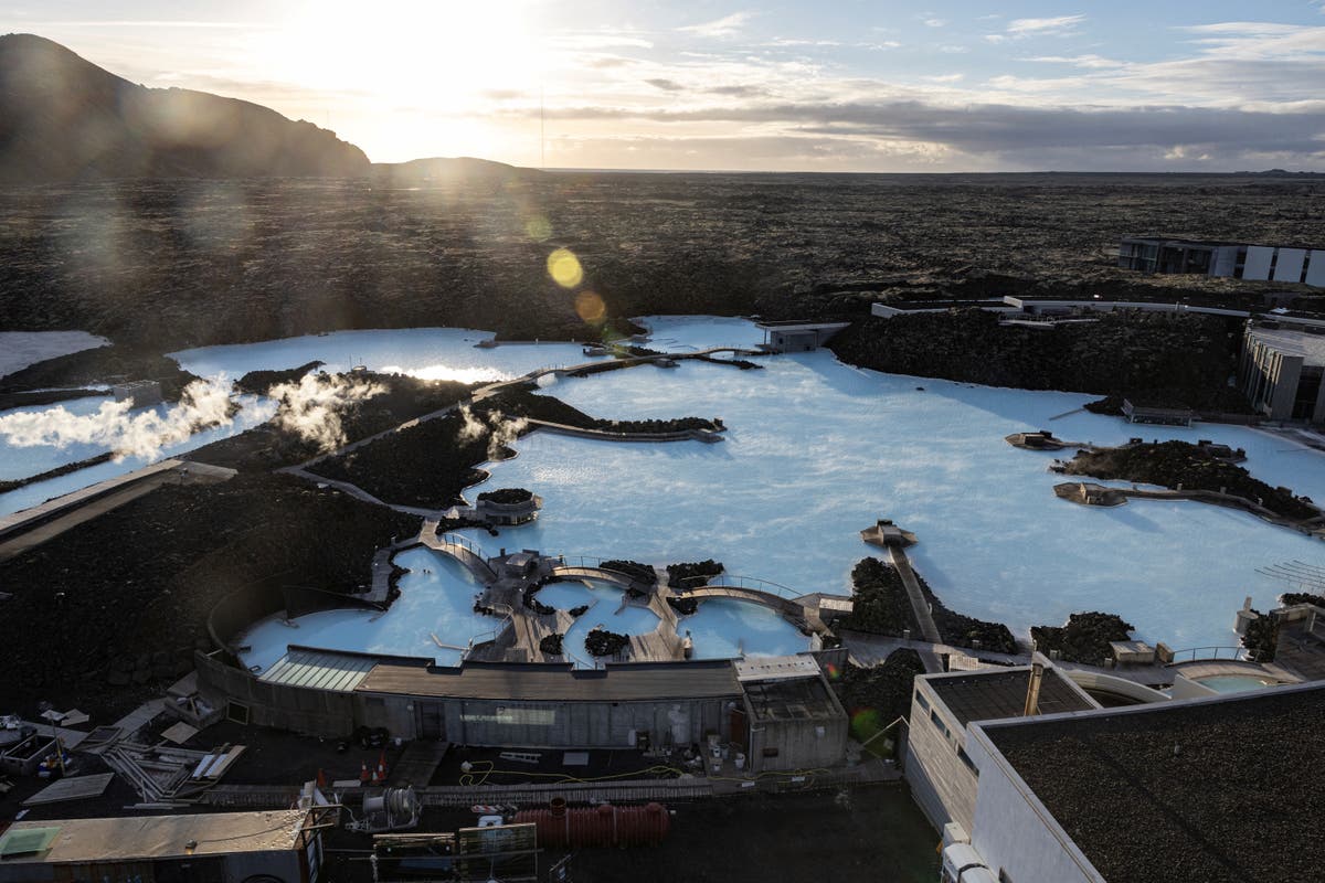 Iceland volcano: Blue Lagoon extends closure as Met Office warns ‘unrest not over’