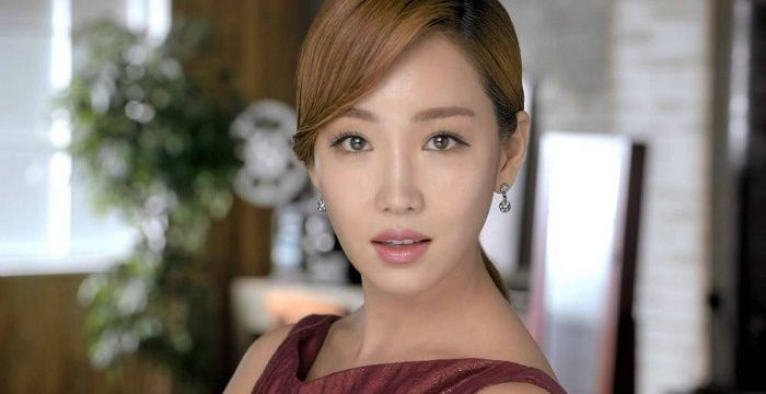 Lee Yoo-ri Bio, Early Life, Career, Net Worth and Salary