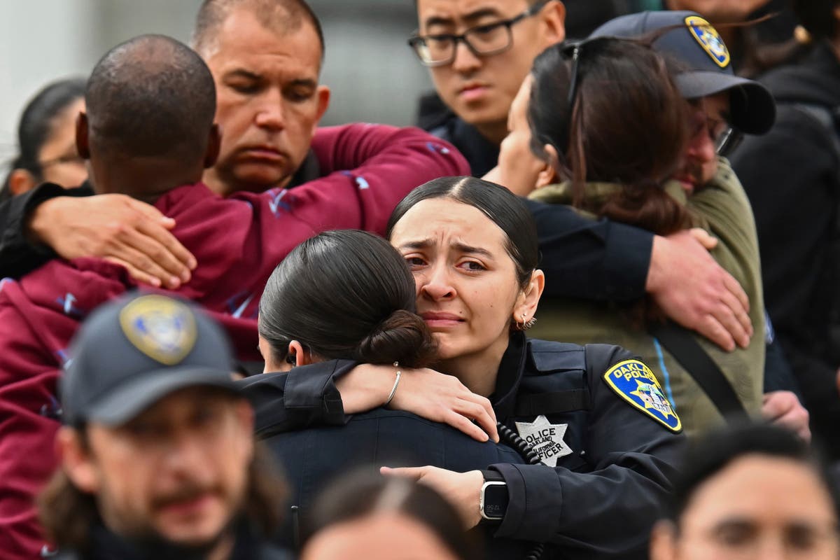 Oakland, California, officer killed while answering burglary call; shooter being sought, police say