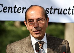 Sayed Makhdoom Raheen Biography, Age, Height, Wife, Net Worth and Family