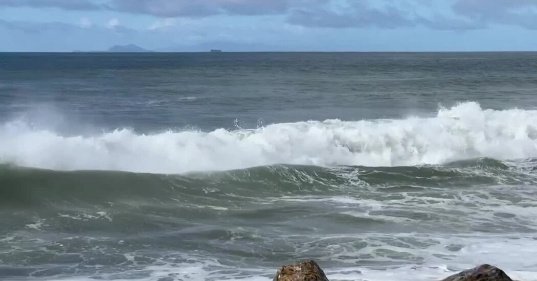Storms and High Waves Pummel California Coast for a Third Day