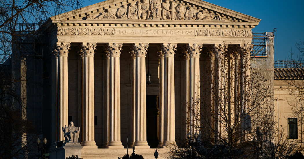 Trump Asks Supreme Court to Put Off Hearing Case on Immunity Claim