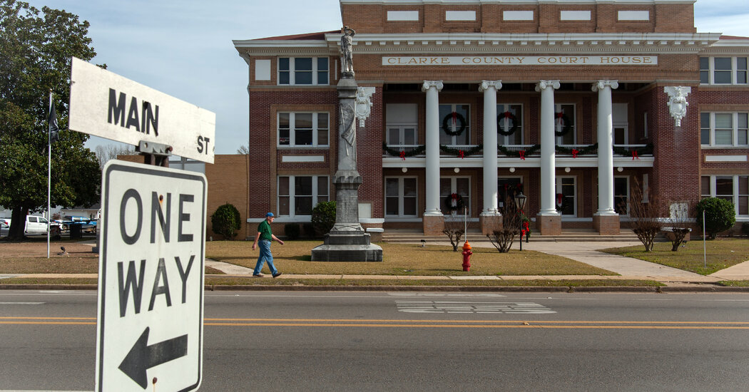 Who Investigates the Sheriff? In Mississippi, Often No One.