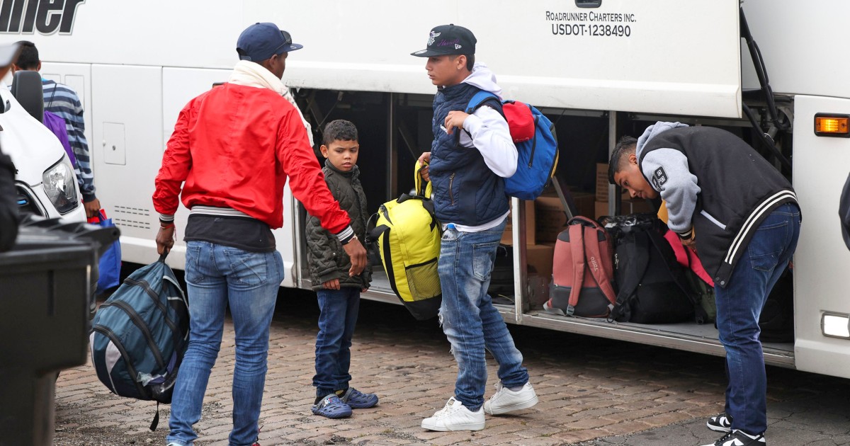 Chicago suburbs seek to restrict migrant dropoffs