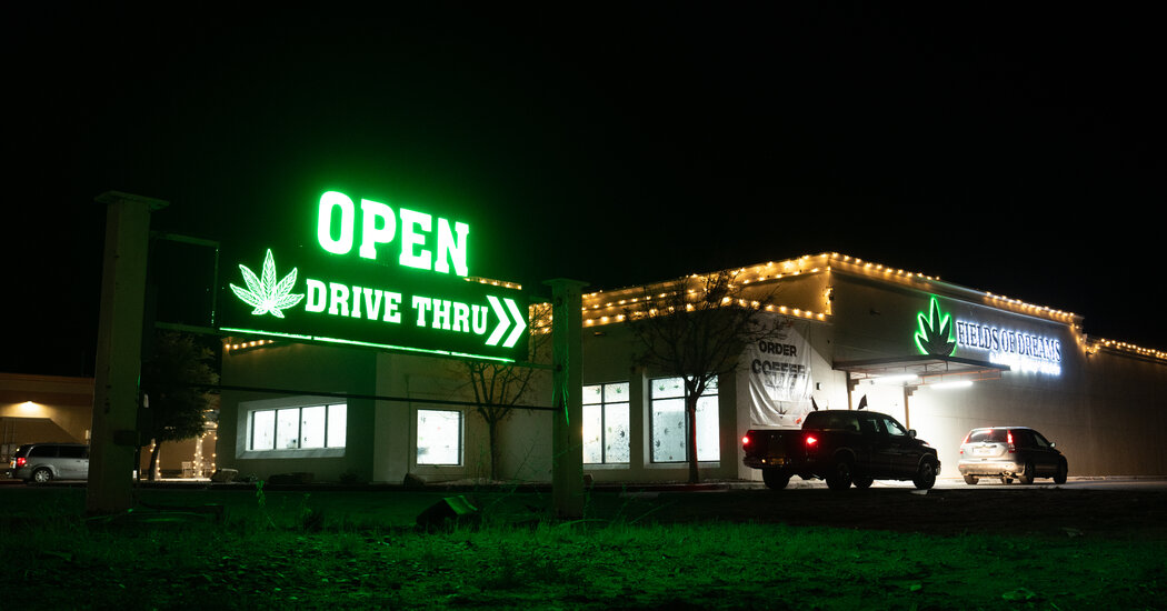 Marijuana Buyers From Texas Fuel a ‘Little Amsterdam’ in New Mexico