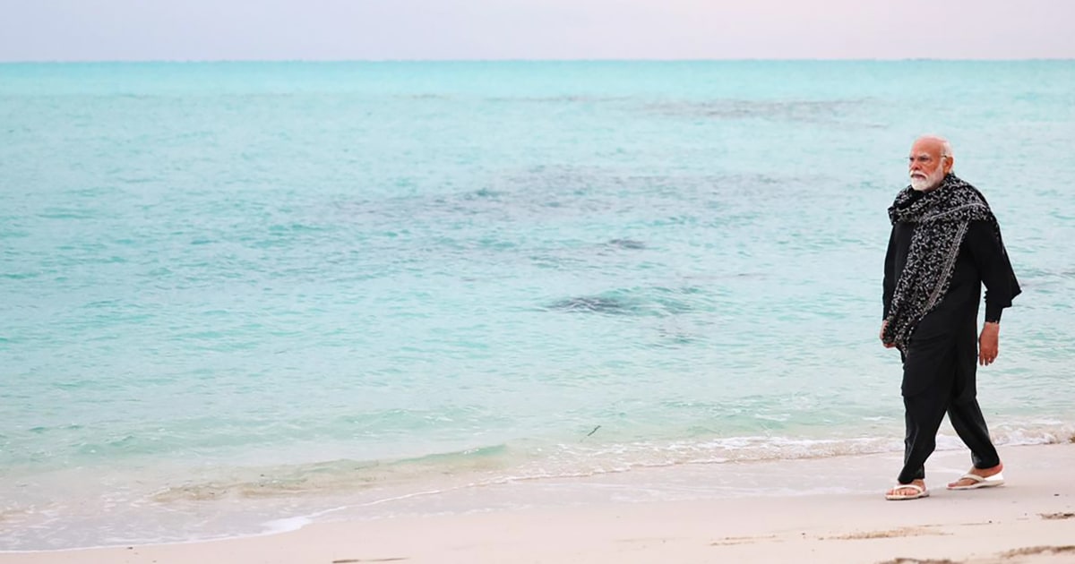 Maldives suspends 3 officials for disparaging India