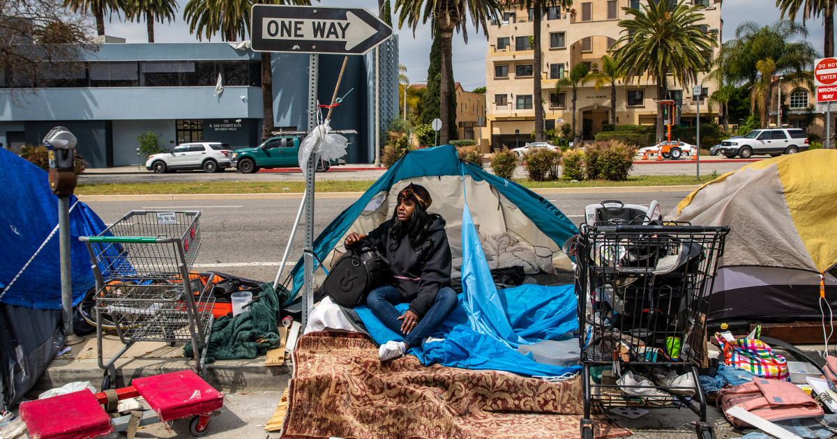 Supreme Court to weigh whether cities can punish homeless people for sleeping on public land