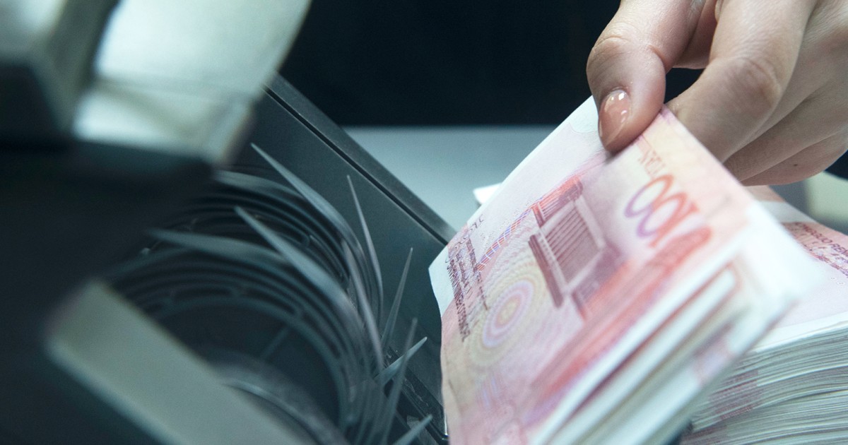 China misses fourth-quarter GDP estimates, resumes posting youth unemployment data