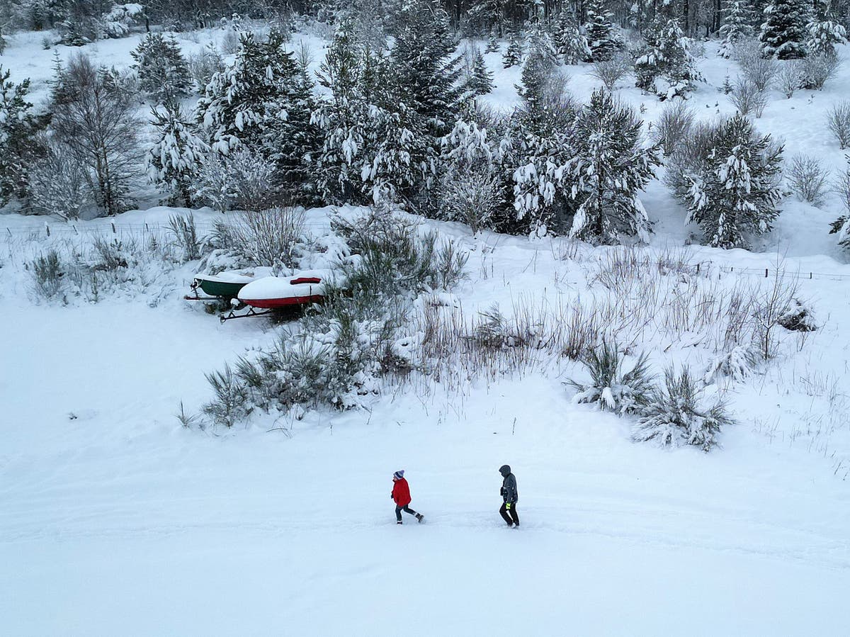 Met Office issues three days of warnings as ‘arctic blast’ to bring snow - live