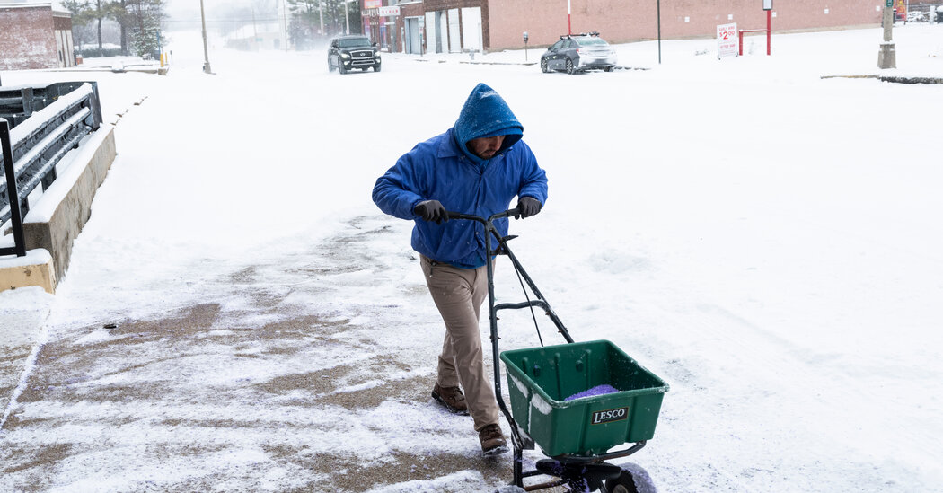 Biting Cold Sweeping U.S. Hits South With Unfamiliar Freeze