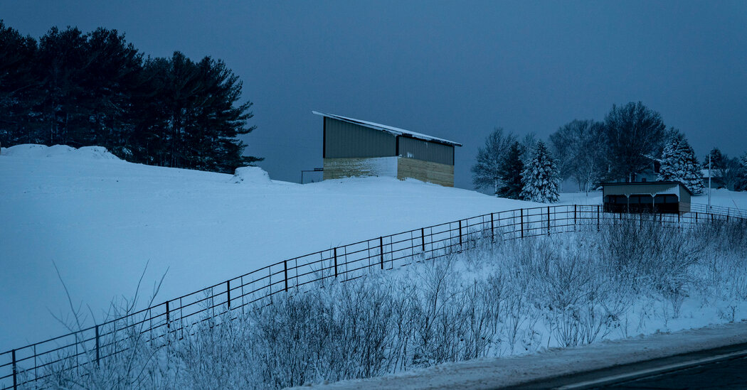 Blizzard Warning in Iowa Slows Campaigns as Race Barrels to a Close