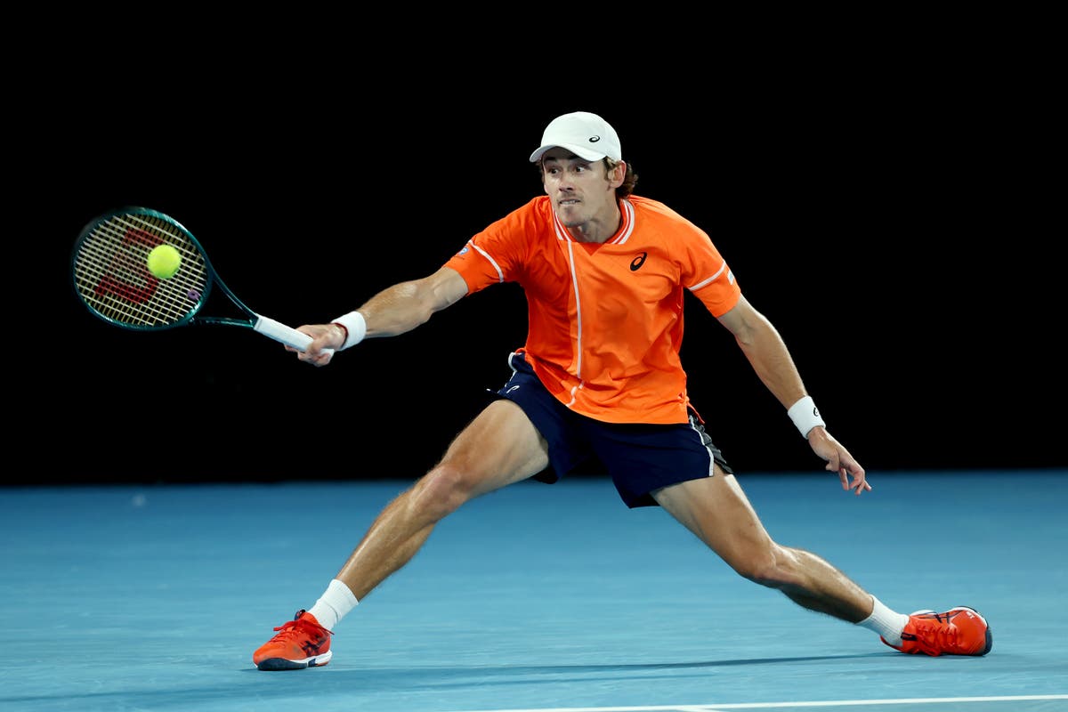 De Minaur’s gut-wrenching defeat means bleak Aussie run continues at home slam