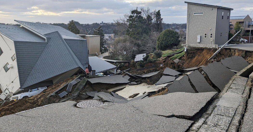 Powerful Earthquake Hits Japan, and Officials Warn of Aftershocks