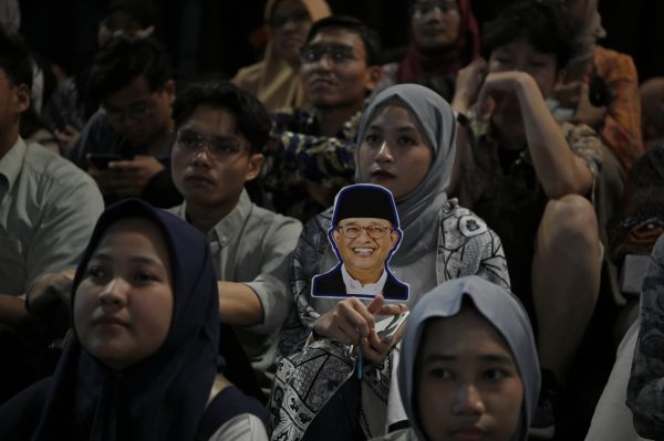 Prabowo’s Lead Holds Steady in Latest Indonesia Election Poll