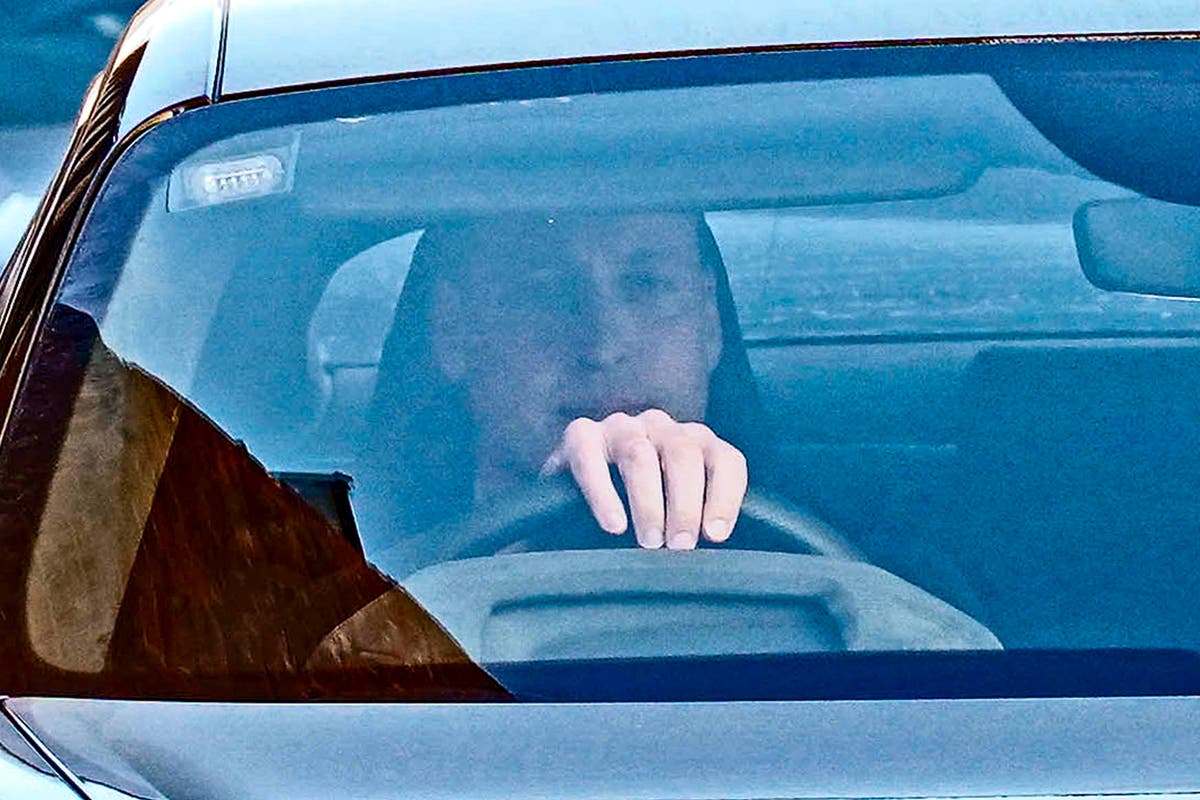 Prince William visits Princess of Wales in hospital as Queen gives update on King