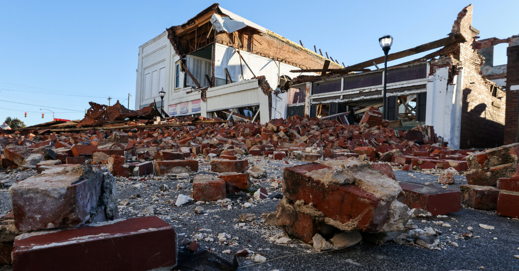 Severe Storms Threaten the South With High Winds and Tornadoes