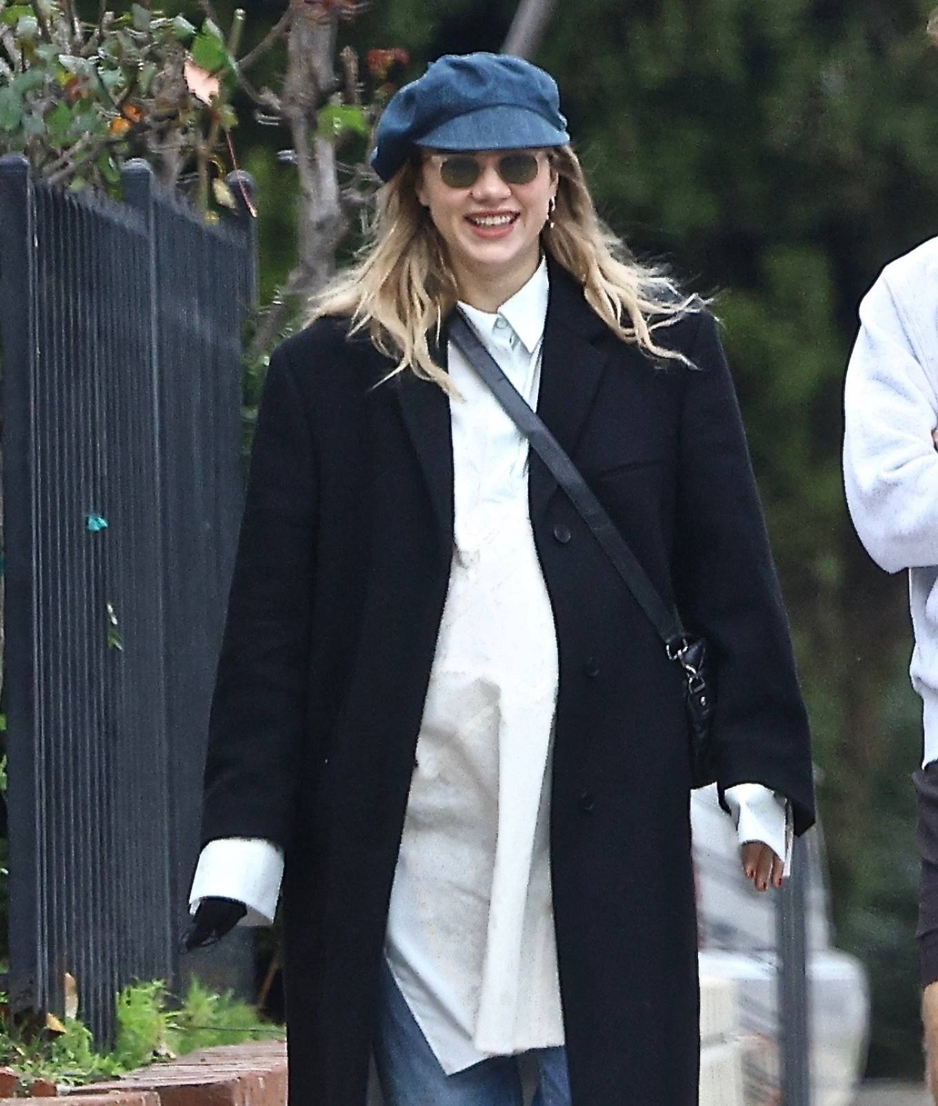Suki Waterhouse – On a stroll with a friend in Los Feliz