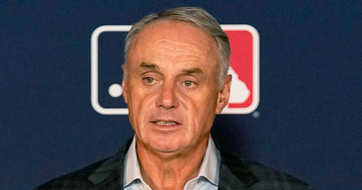 MLB commissioner Rob Manfred says he will retire from position in January 2029